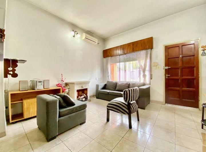 Casa · 230m² · 4 Ambientes · 1 Cochera