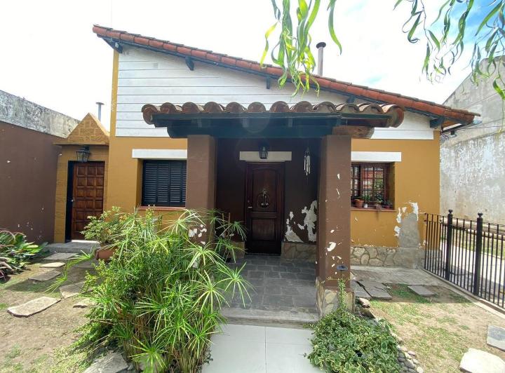 Casa · 200m² · 3 Ambientes · 2 Cocheras