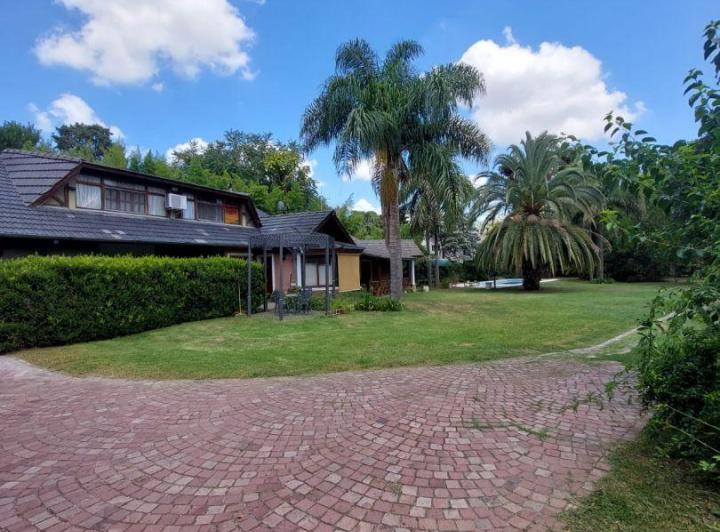 Casa · 170m² · 6 Ambientes · 2 Cocheras