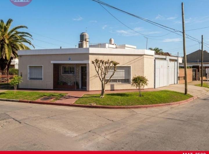 Casa · 130m² · 6 Ambientes · 2 Cocheras