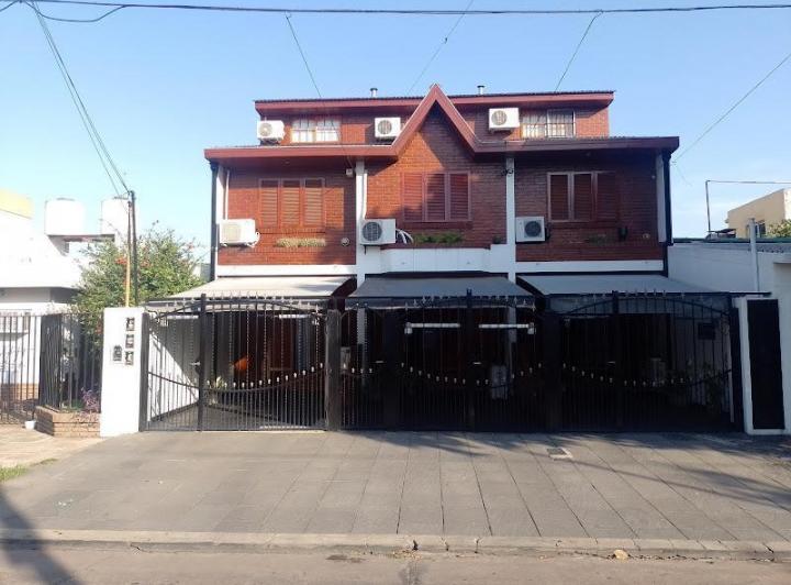 Casa · 78m² · 4 Ambientes · 1 Cochera