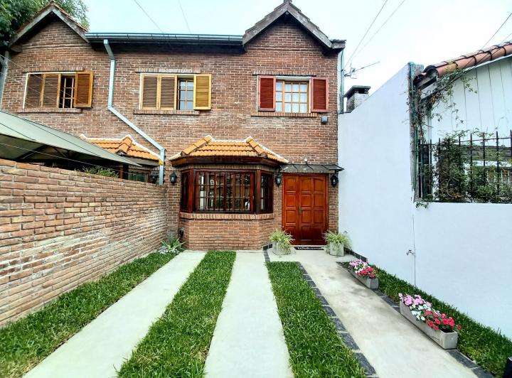 Casa · 99m² · 4 Ambientes · 1 Cochera
