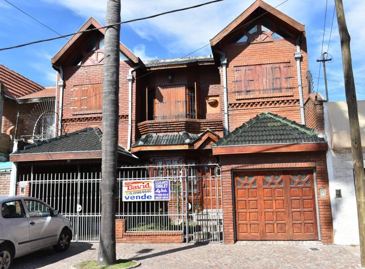 Casa · 200m² · 4 Ambientes · 1 Cochera