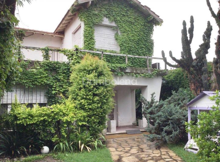 Casa · 610m² · 4 Ambientes · 1 Cochera