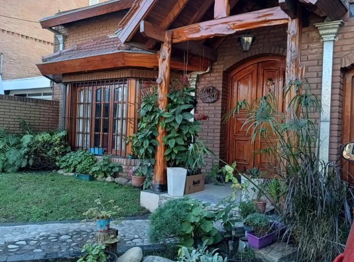 Casa · 160m² · 5 Ambientes · 1 Cochera
