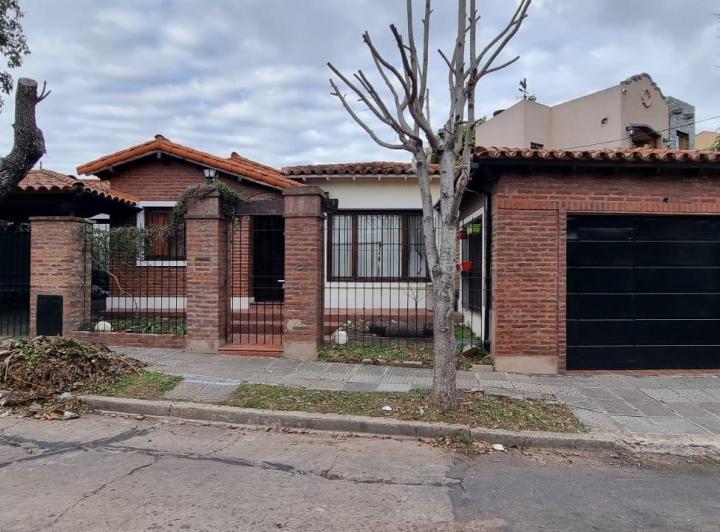 Casa · 180m² · 5 Ambientes · 1 Cochera