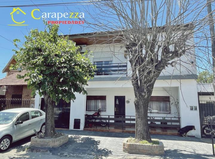 Casa · 204m² · 8 Ambientes · 1 Cochera