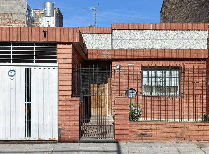 Casa · 104m² · 4 Ambientes · 1 Cochera