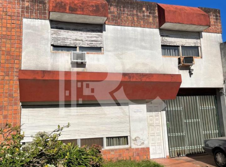 Casa · 450m² · 5 Ambientes · 1 Cochera