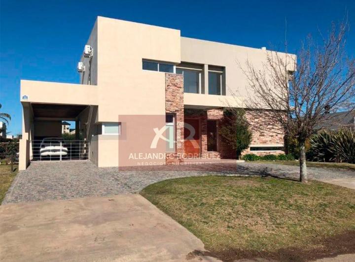 Casa · 200m² · 3 Dormitorios · 1 Cochera