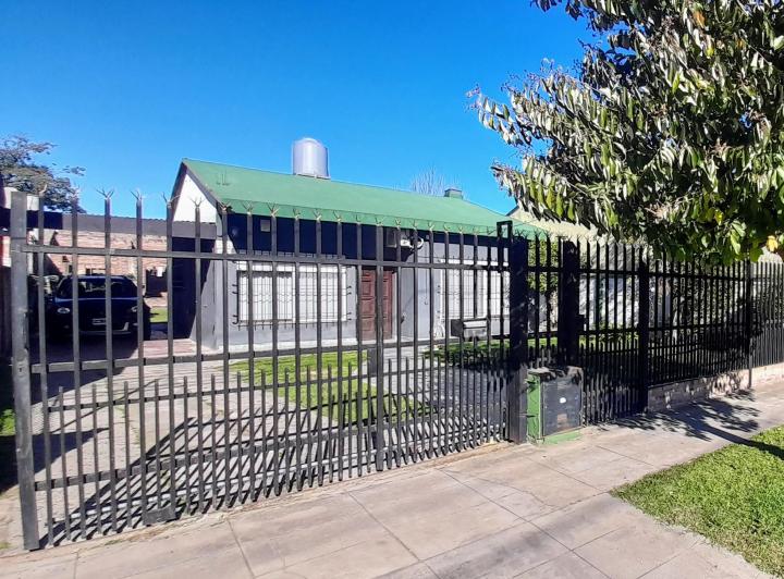 Casa · 80m² · 3 Ambientes · 2 Cocheras