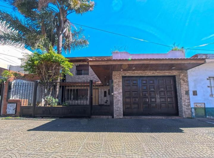 Casa · 279m² · 4 Ambientes · 2 Cocheras