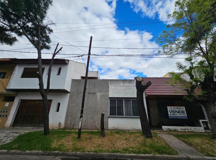 Casa · 150m² · 5 Ambientes · 3 Cocheras