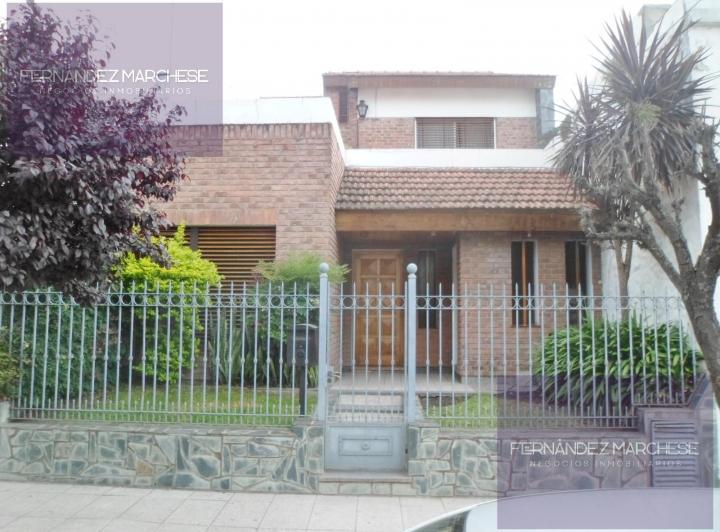 Casa · 344m² · 7 Ambientes · 1 Cochera