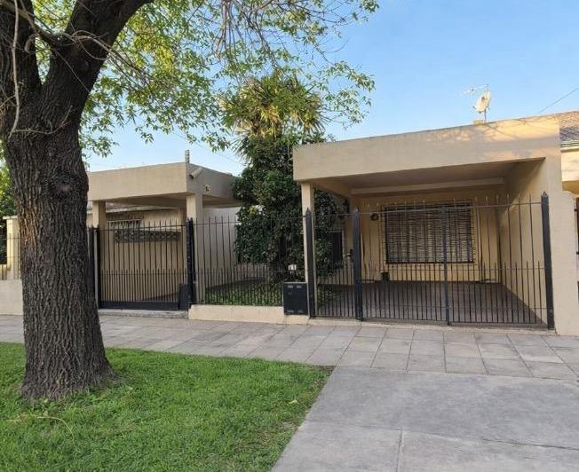 Casa · 150m² · 4 Ambientes · 2 Cocheras