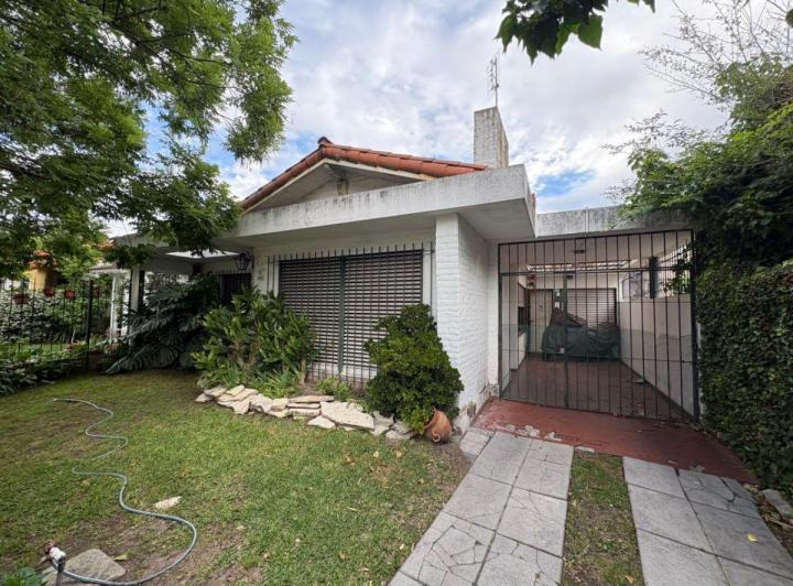 Casa · 98m² · 4 Ambientes · 2 Cocheras