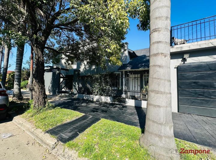 Casa · 121m² · 5 Ambientes · 2 Cocheras