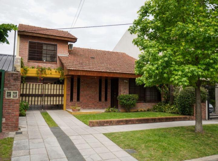 Casa · 165m² · 5 Ambientes · 2 Cocheras