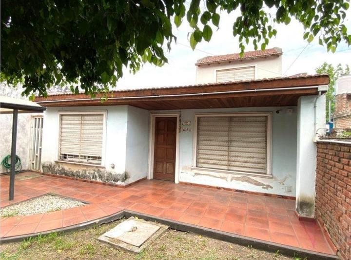 Casa · 194m² · 4 Dormitorios · 1 Cochera