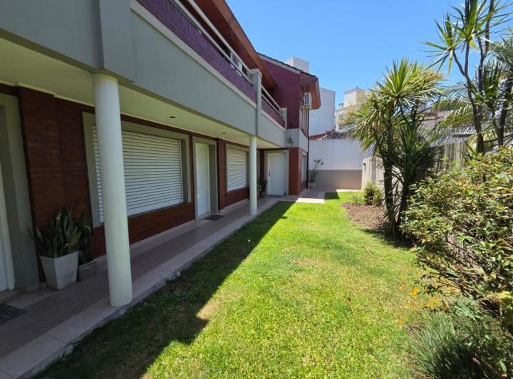 Casa · 140m² · 4 Ambientes · 2 Cocheras