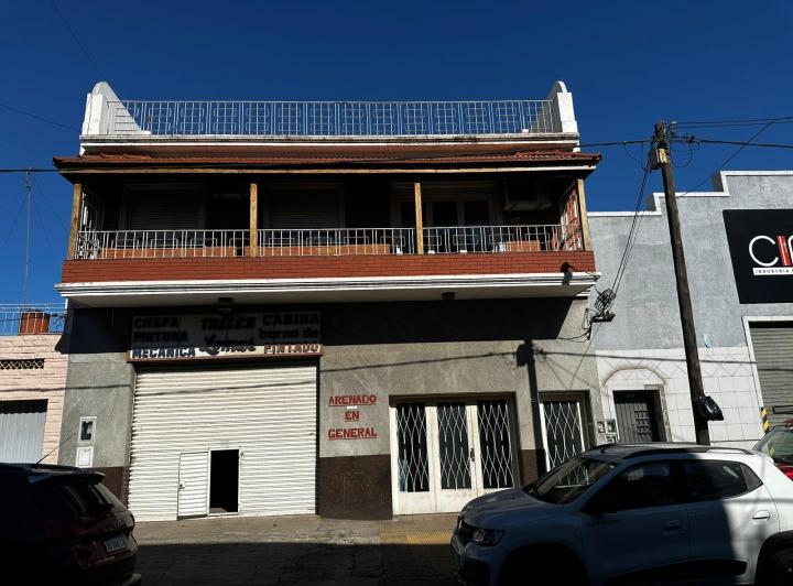 Casa · 450m² · 4 Ambientes · 1 Cochera
