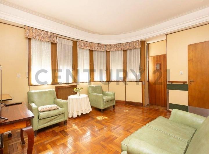 Casa · 209m² · 10 Ambientes · 2 Cocheras