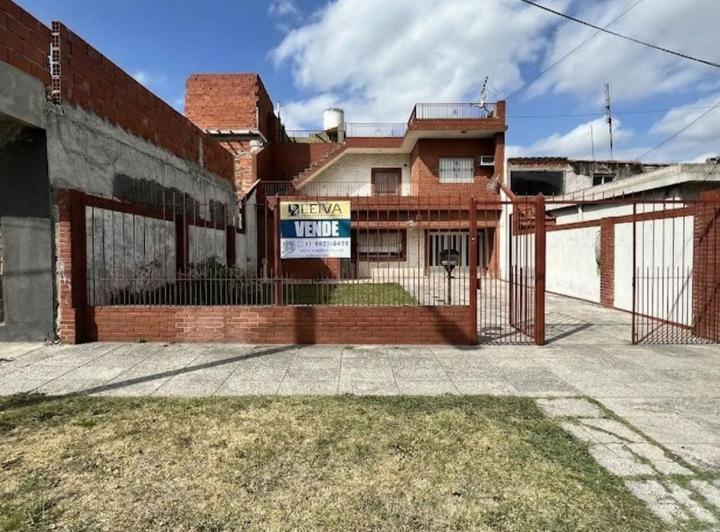 Casa · 151m² · 4 Ambientes · 4 Cocheras