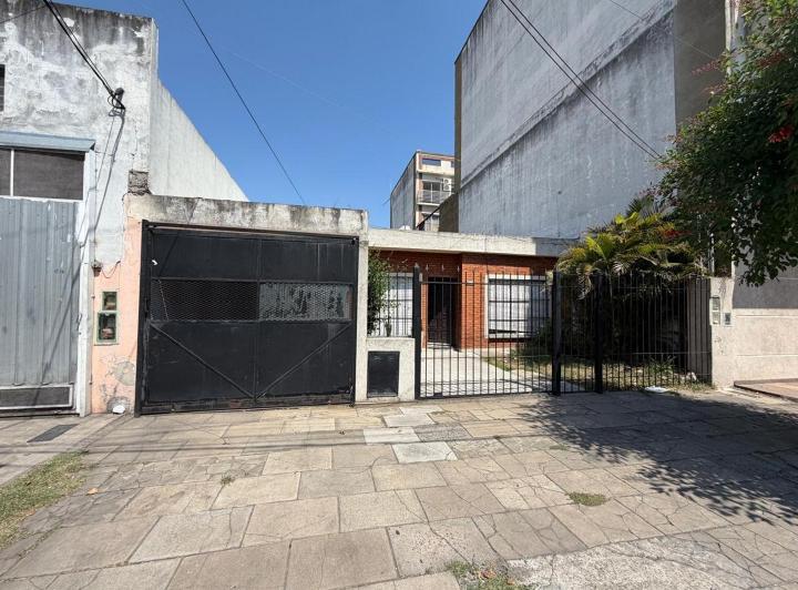 Casa · 100m² · 3 Ambientes · 2 Cocheras
