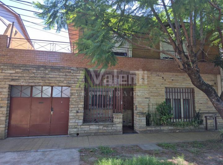 Casa · 130m² · 5 Ambientes · 1 Cochera