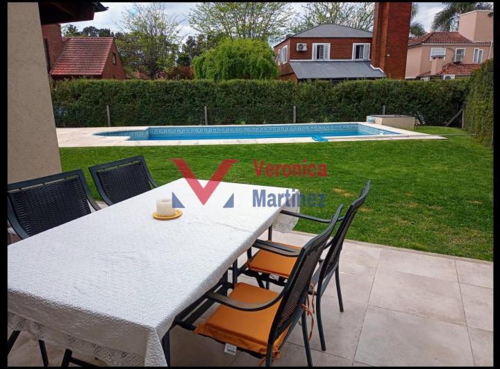Casa · 157m² · 4 Ambientes · 2 Cocheras