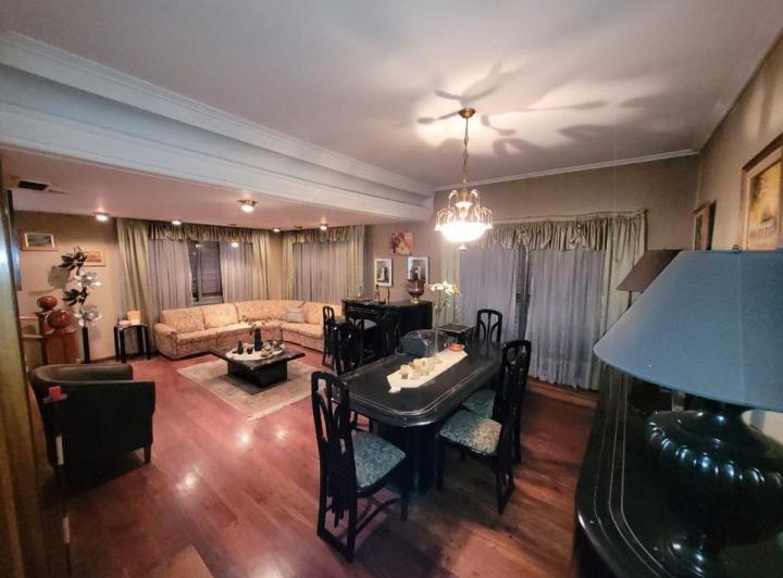 Casa · 300m² · 6 Ambientes · 1 Cochera