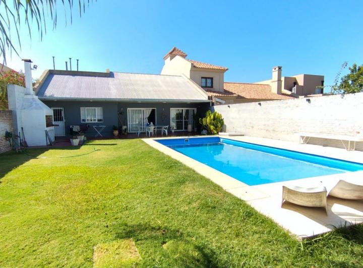 Casa · 525m² · 6 Ambientes · 1 Cochera