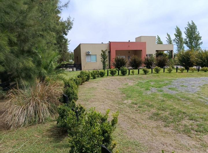 Casa · 130m² · 4 Ambientes · 2 Cocheras