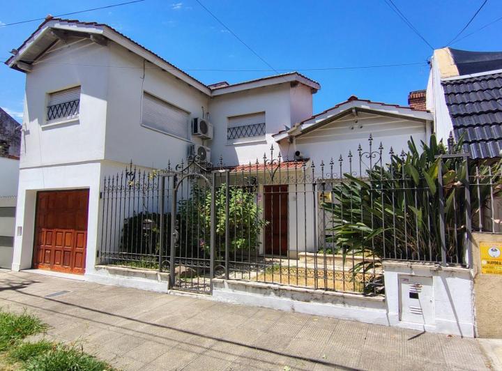 Casa · 226m² · 4 Ambientes · 1 Cochera