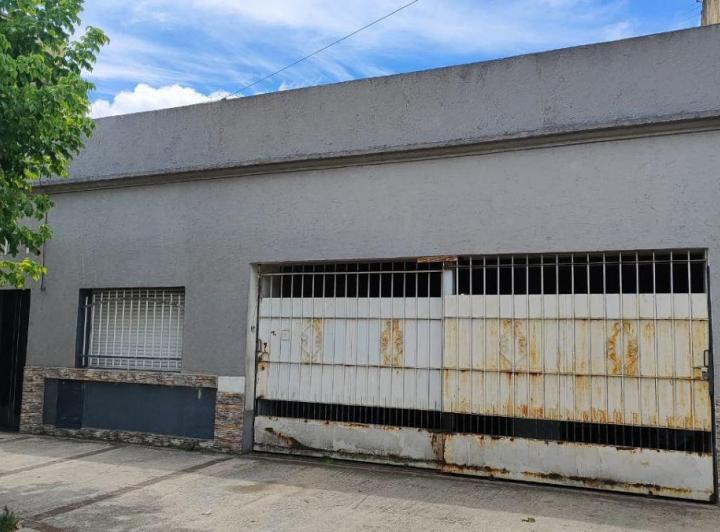 Casa · 200m² · 5 Ambientes · 2 Cocheras