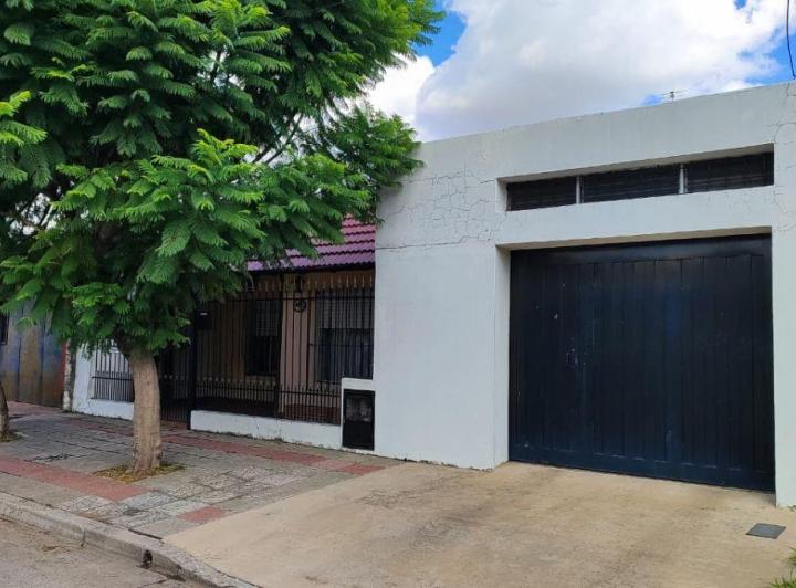 Casa · 100m² · 3 Ambientes · 2 Cocheras