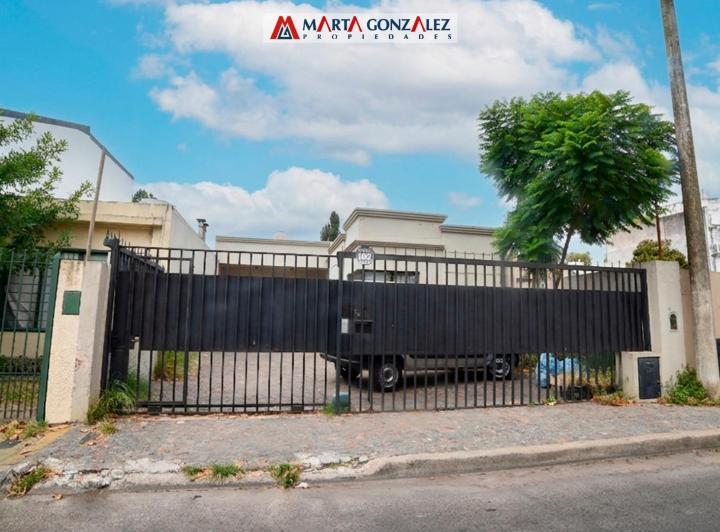 Casa · 165m² · 5 Ambientes · 4 Cocheras