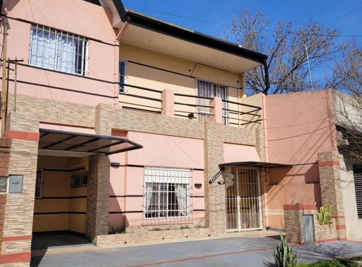 Casa · 180m² · 5 Ambientes · 1 Cochera