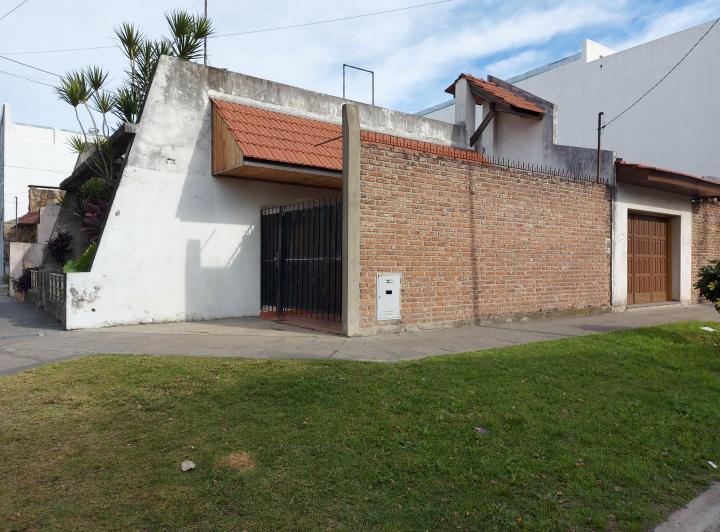 Casa · 120m² · 4 Ambientes · 2 Cocheras