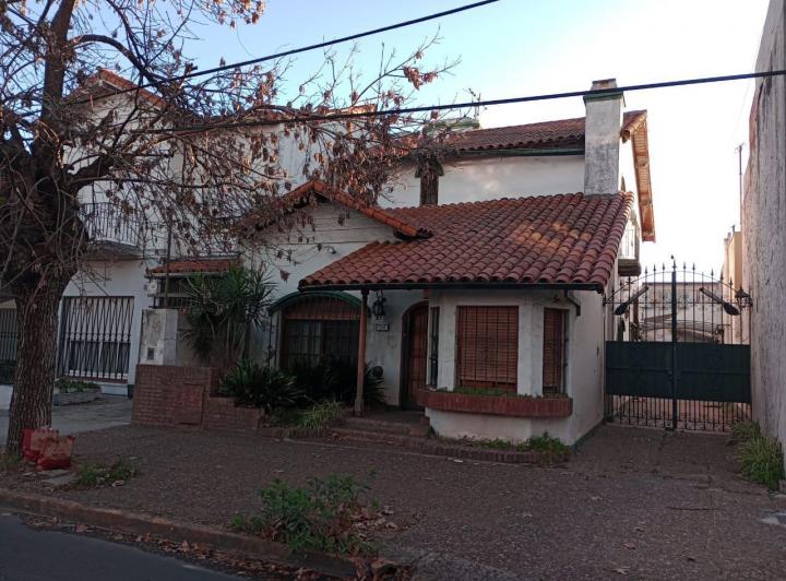 Casa · 265m² · 5 Ambientes · 4 Cocheras