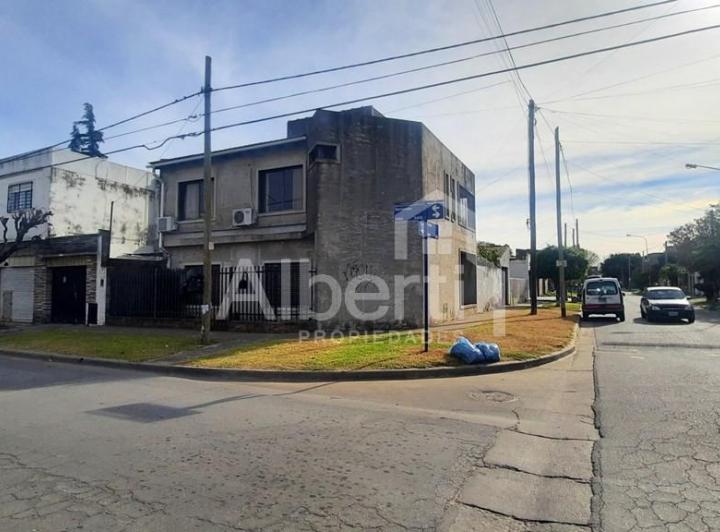 Casa · 200m² · 6 Ambientes · 1 Cochera