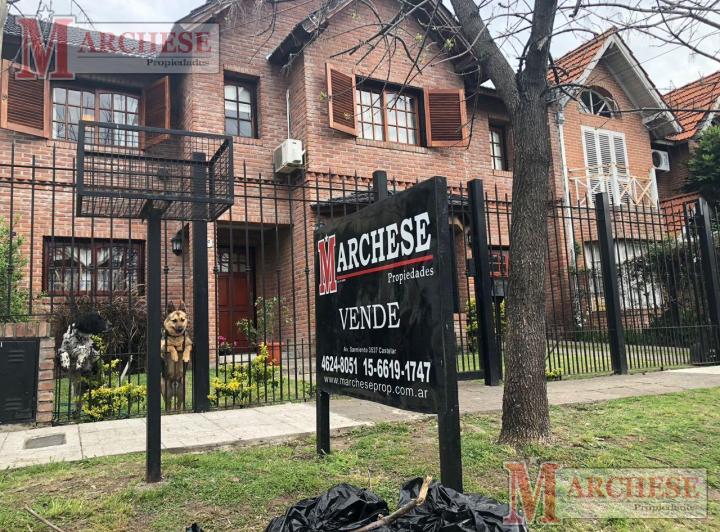 Casa · 220m² · 5 Ambientes · 3 Cocheras