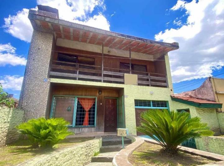 Casa · 200m² · 5 Ambientes · 1 Cochera