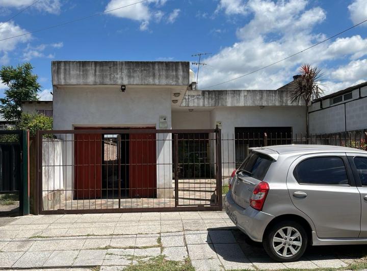 Casa · 104m² · 3 Ambientes · 2 Cocheras