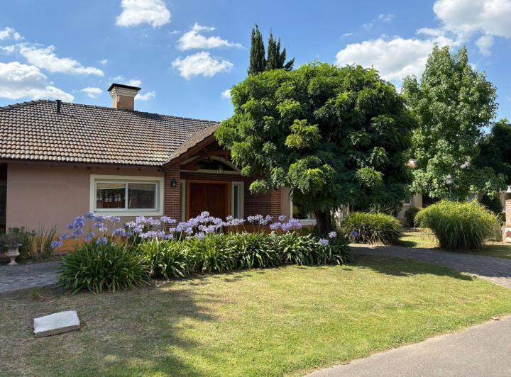 Casa · 141m² · 6 Ambientes · 1 Cochera
