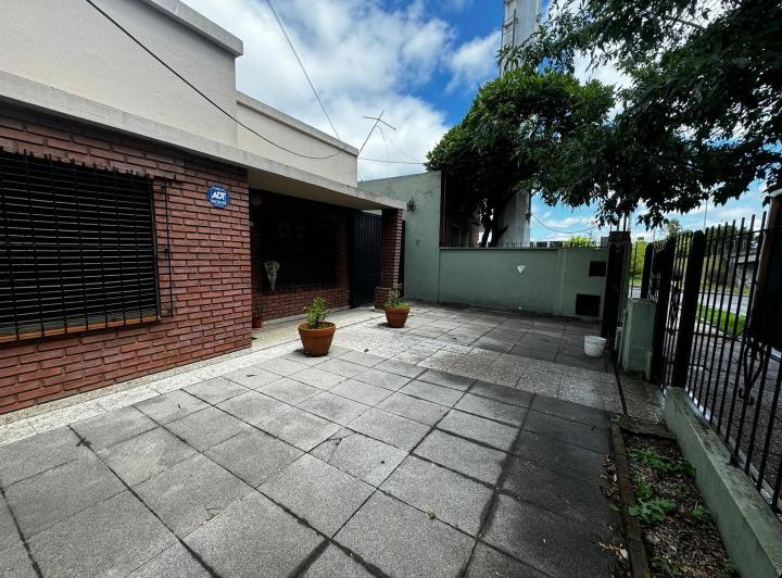 Casa · 170m² · 4 Ambientes · 6 Cocheras