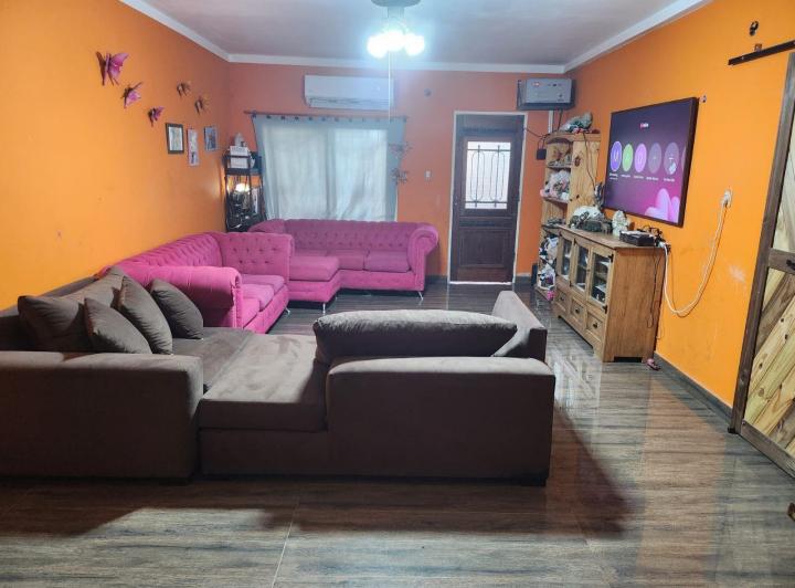 Casa · 250m² · 5 Ambientes · 3 Cocheras