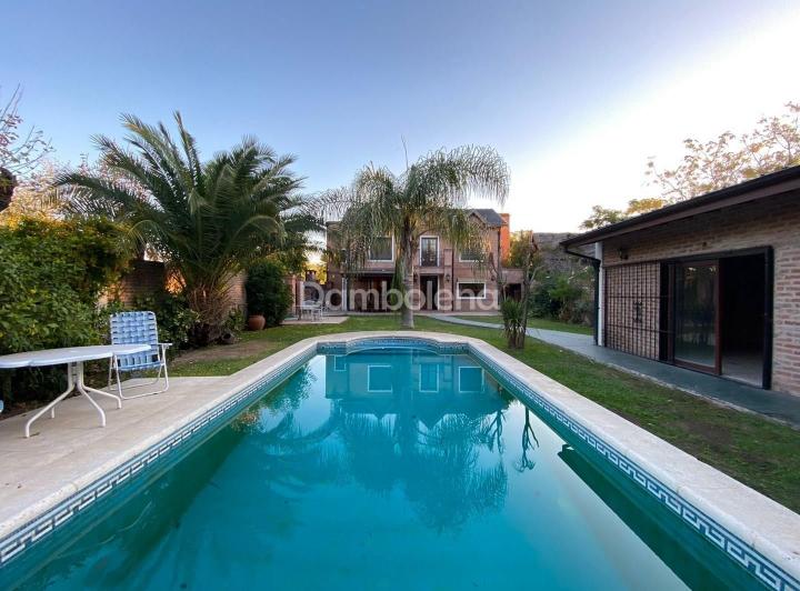 Casa · 262m² · 4 Ambientes · 2 Cocheras