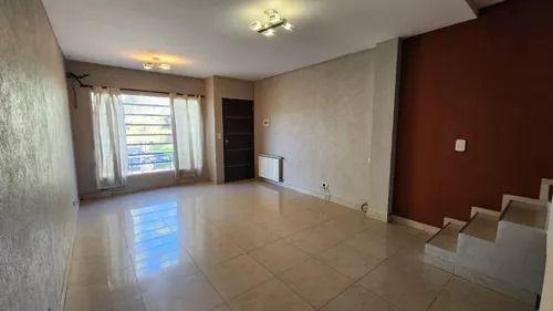 Casa · 140m² · 4 Ambientes · 3 Cocheras