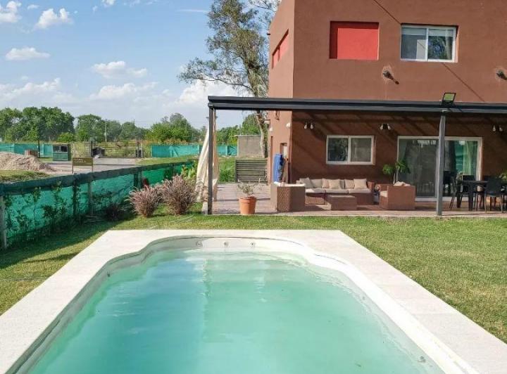Casa · 136m² · 5 Ambientes · 2 Cocheras
